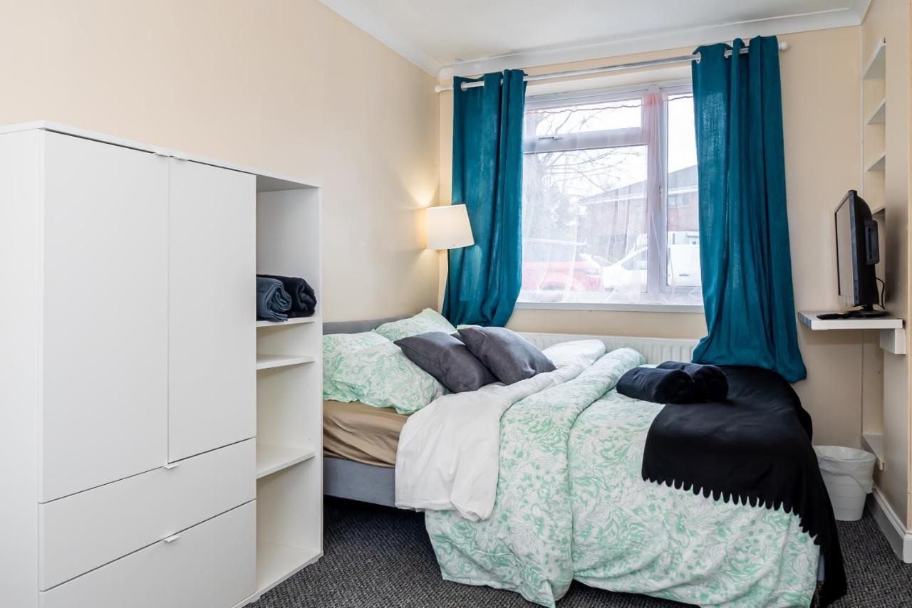Shirley House 3, Guest House, Self Catering, Self Check In With Smart Locks, Use Of Fully Equipped Kitchen, Close To City Centre, Ideal For Longer Stays, Walking Distance To Bat, 20 Min Drive To Fawley Refinery, Excellent Transport Links 사우샘프턴 외부 사진
