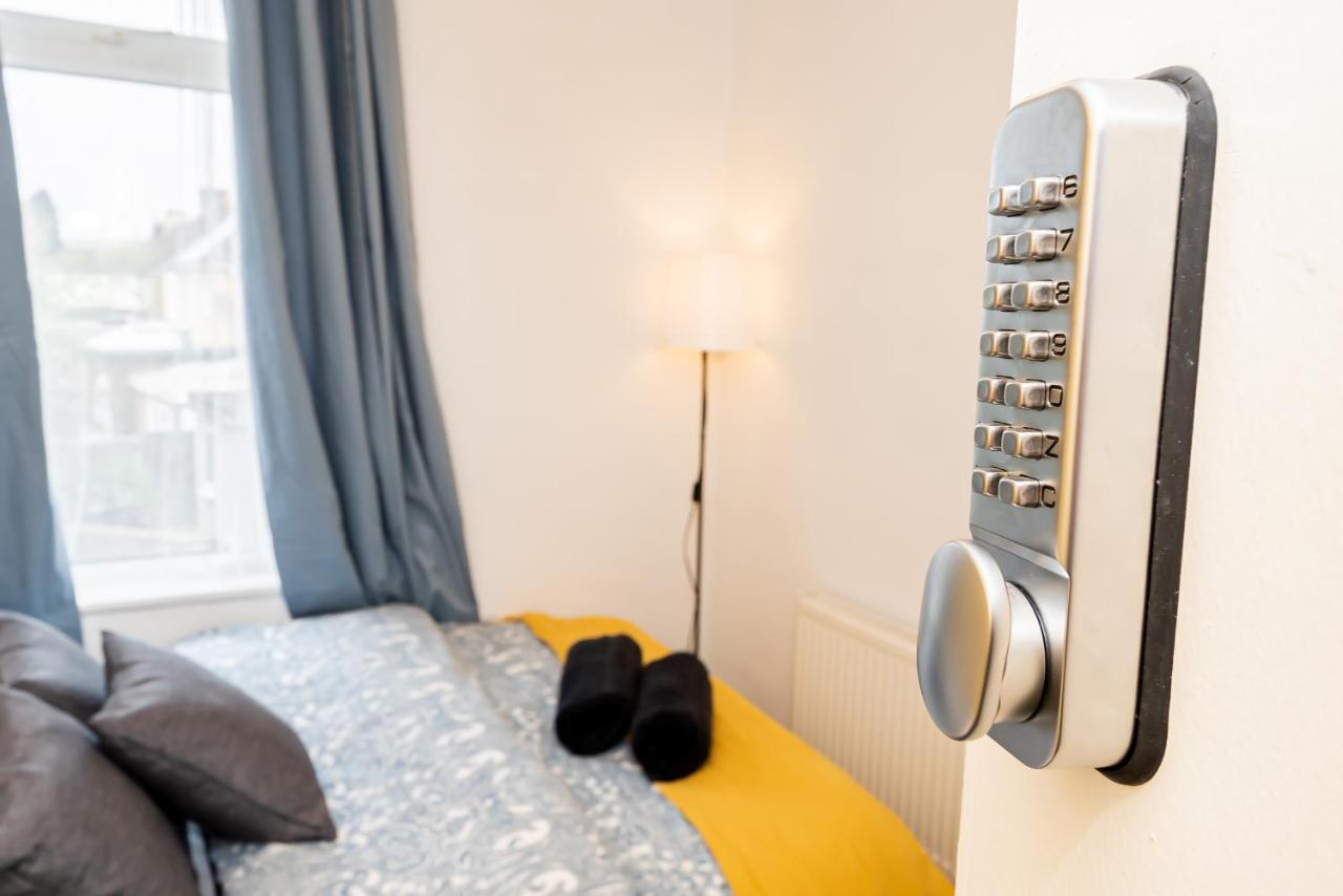 Shirley House 3, Guest House, Self Catering, Self Check In With Smart Locks, Use Of Fully Equipped Kitchen, Close To City Centre, Ideal For Longer Stays, Walking Distance To Bat, 20 Min Drive To Fawley Refinery, Excellent Transport Links 사우샘프턴 외부 사진
