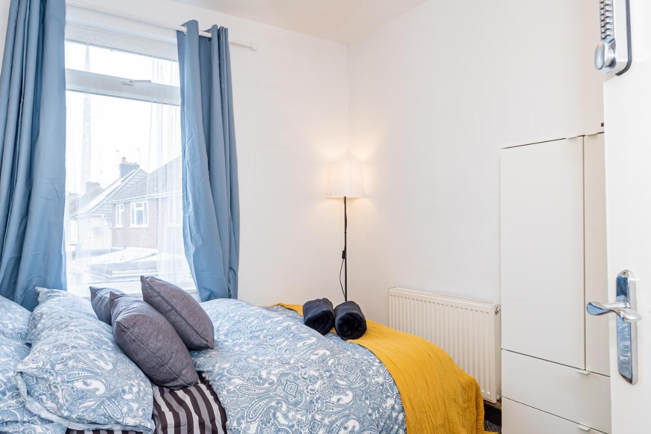 Shirley House 3, Guest House, Self Catering, Self Check In With Smart Locks, Use Of Fully Equipped Kitchen, Close To City Centre, Ideal For Longer Stays, Walking Distance To Bat, 20 Min Drive To Fawley Refinery, Excellent Transport Links 사우샘프턴 외부 사진