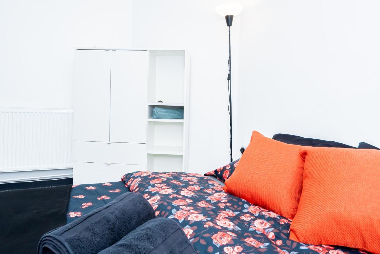 Shirley House 3, Guest House, Self Catering, Self Check In With Smart Locks, Use Of Fully Equipped Kitchen, Close To City Centre, Ideal For Longer Stays, Walking Distance To Bat, 20 Min Drive To Fawley Refinery, Excellent Transport Links 사우샘프턴 외부 사진