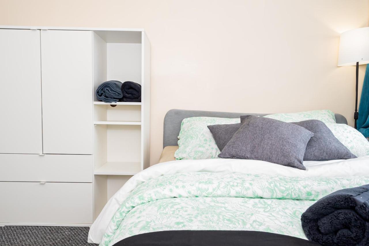 Shirley House 3, Guest House, Self Catering, Self Check In With Smart Locks, Use Of Fully Equipped Kitchen, Close To City Centre, Ideal For Longer Stays, Walking Distance To Bat, 20 Min Drive To Fawley Refinery, Excellent Transport Links 사우샘프턴 외부 사진