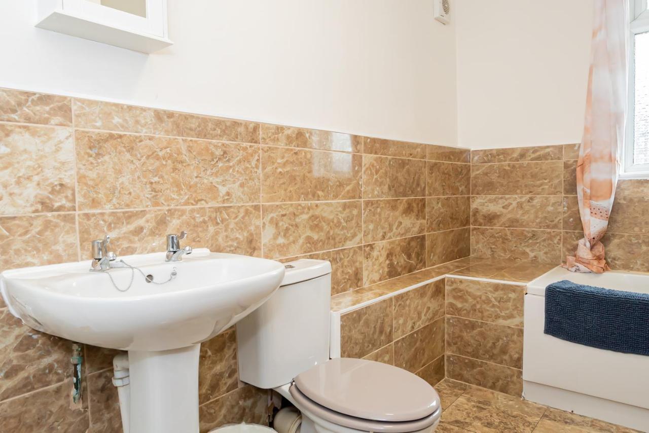 Shirley House 3, Guest House, Self Catering, Self Check In With Smart Locks, Use Of Fully Equipped Kitchen, Close To City Centre, Ideal For Longer Stays, Walking Distance To Bat, 20 Min Drive To Fawley Refinery, Excellent Transport Links 사우샘프턴 외부 사진