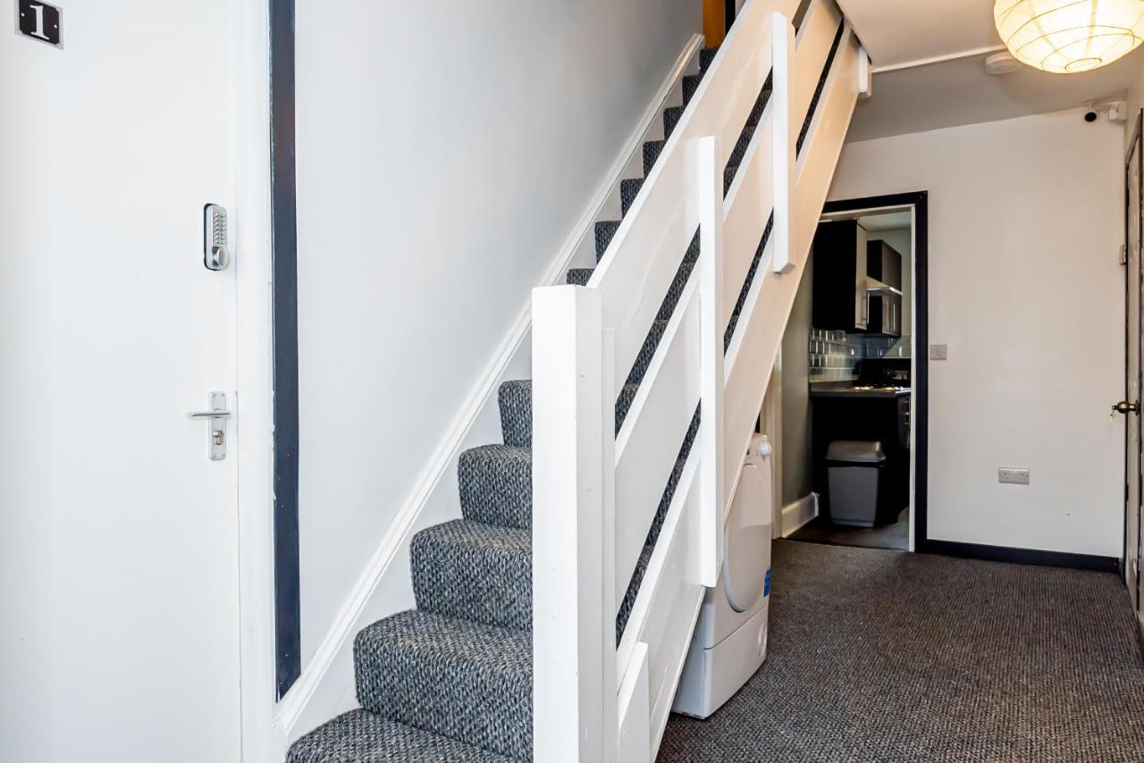Shirley House 3, Guest House, Self Catering, Self Check In With Smart Locks, Use Of Fully Equipped Kitchen, Close To City Centre, Ideal For Longer Stays, Walking Distance To Bat, 20 Min Drive To Fawley Refinery, Excellent Transport Links 사우샘프턴 외부 사진