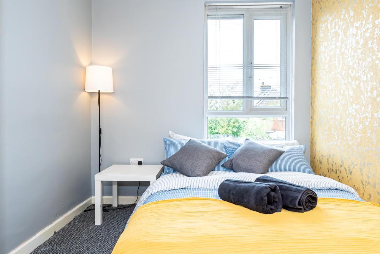 Shirley House 3, Guest House, Self Catering, Self Check In With Smart Locks, Use Of Fully Equipped Kitchen, Close To City Centre, Ideal For Longer Stays, Walking Distance To Bat, 20 Min Drive To Fawley Refinery, Excellent Transport Links 사우샘프턴 외부 사진