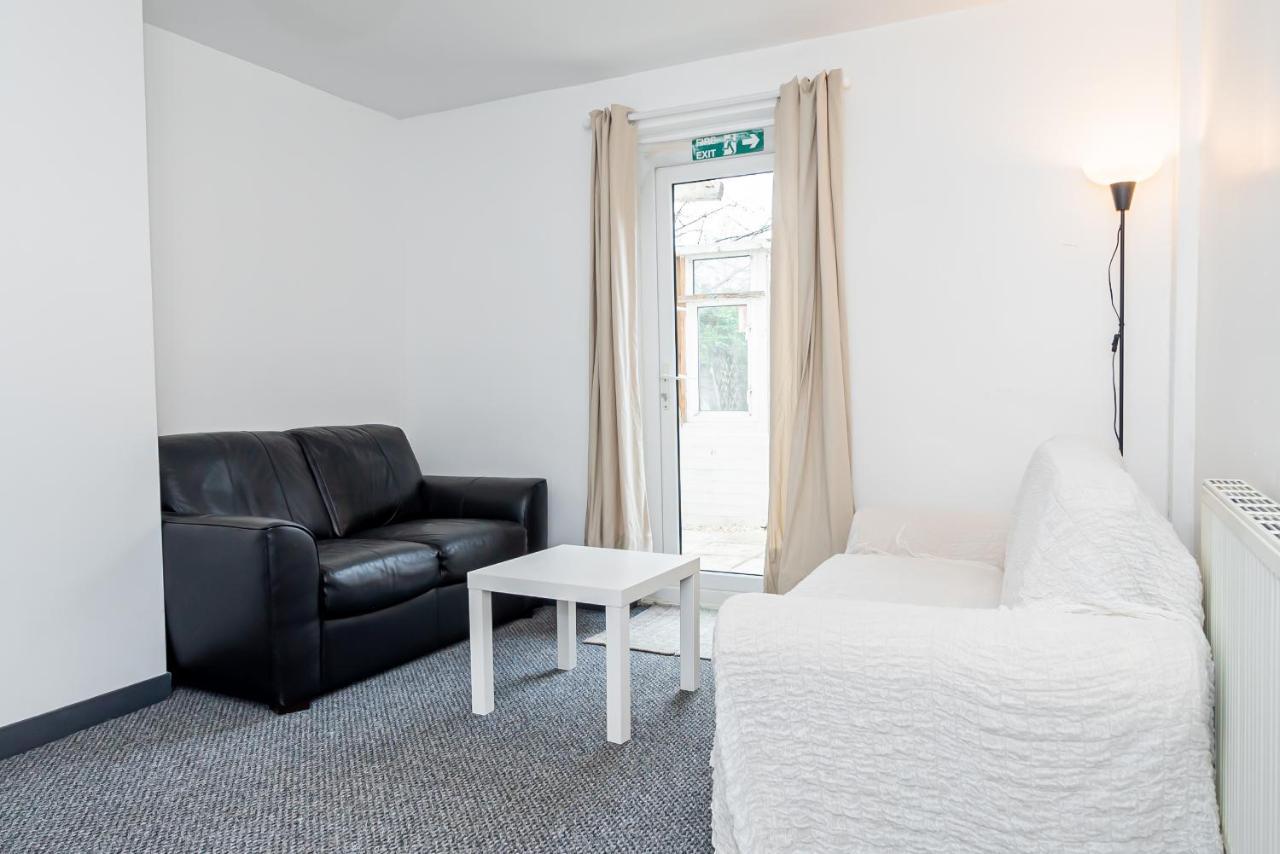 Shirley House 3, Guest House, Self Catering, Self Check In With Smart Locks, Use Of Fully Equipped Kitchen, Close To City Centre, Ideal For Longer Stays, Walking Distance To Bat, 20 Min Drive To Fawley Refinery, Excellent Transport Links 사우샘프턴 외부 사진