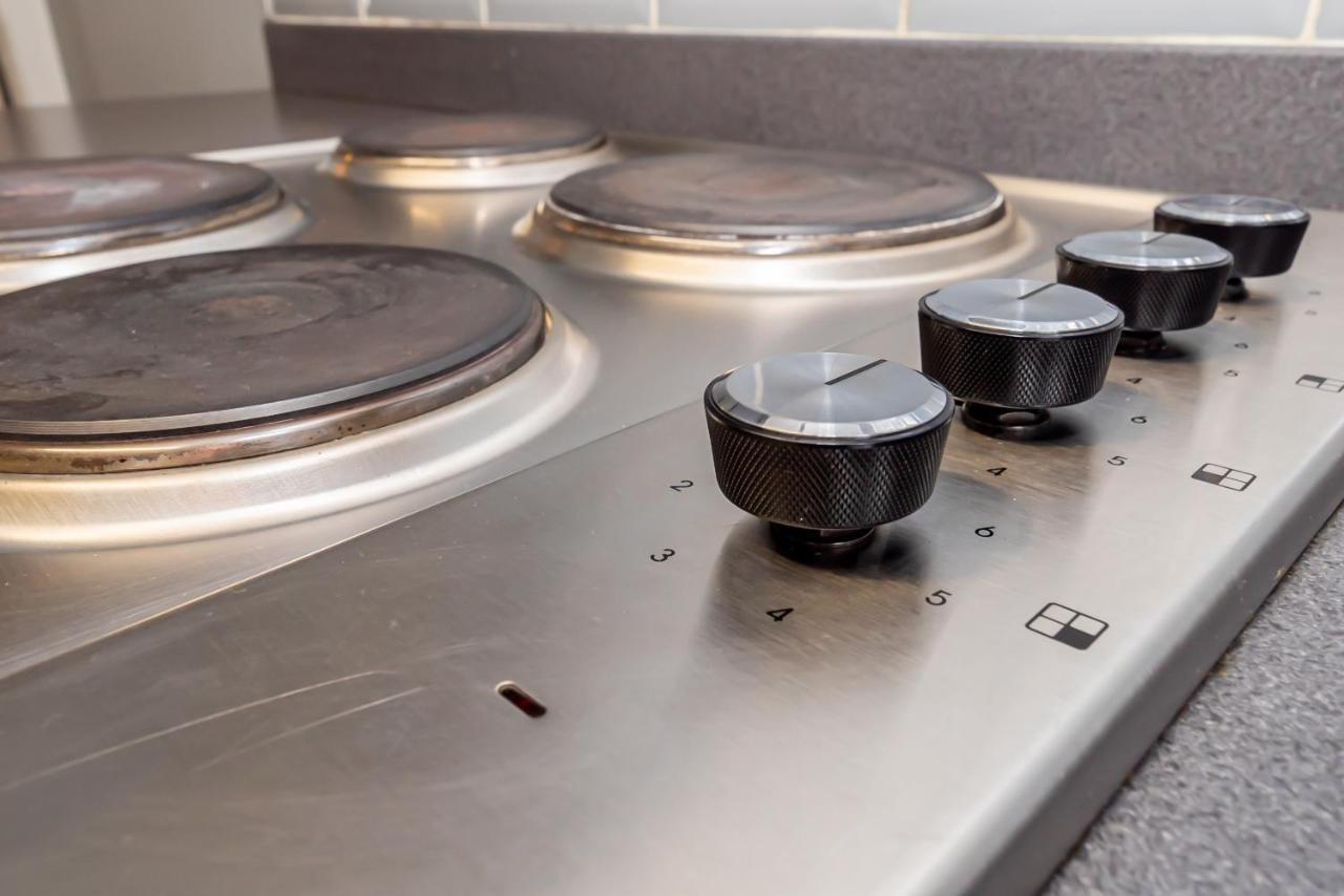 Shirley House 3, Guest House, Self Catering, Self Check In With Smart Locks, Use Of Fully Equipped Kitchen, Close To City Centre, Ideal For Longer Stays, Walking Distance To Bat, 20 Min Drive To Fawley Refinery, Excellent Transport Links 사우샘프턴 외부 사진