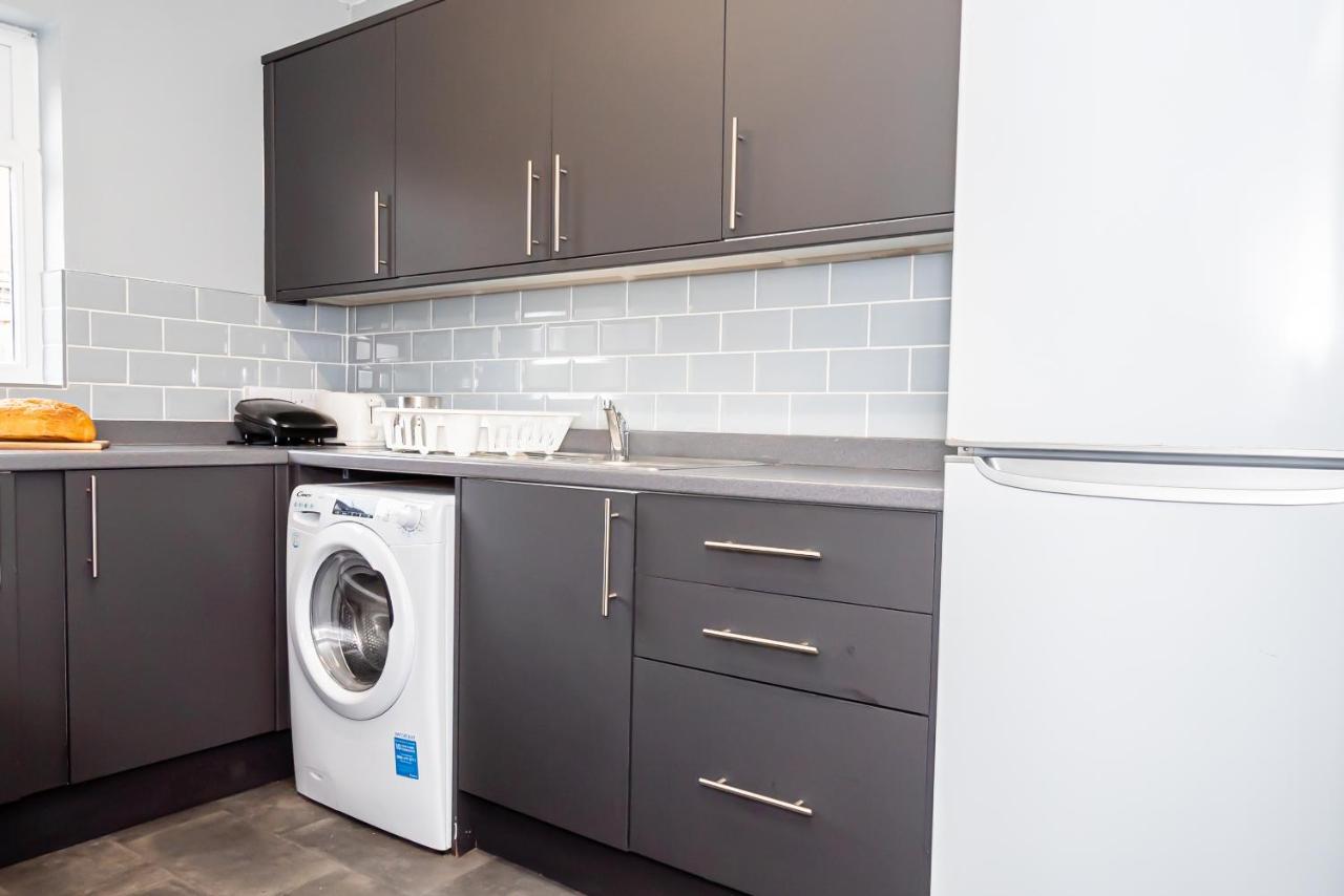 Shirley House 3, Guest House, Self Catering, Self Check In With Smart Locks, Use Of Fully Equipped Kitchen, Close To City Centre, Ideal For Longer Stays, Walking Distance To Bat, 20 Min Drive To Fawley Refinery, Excellent Transport Links 사우샘프턴 외부 사진