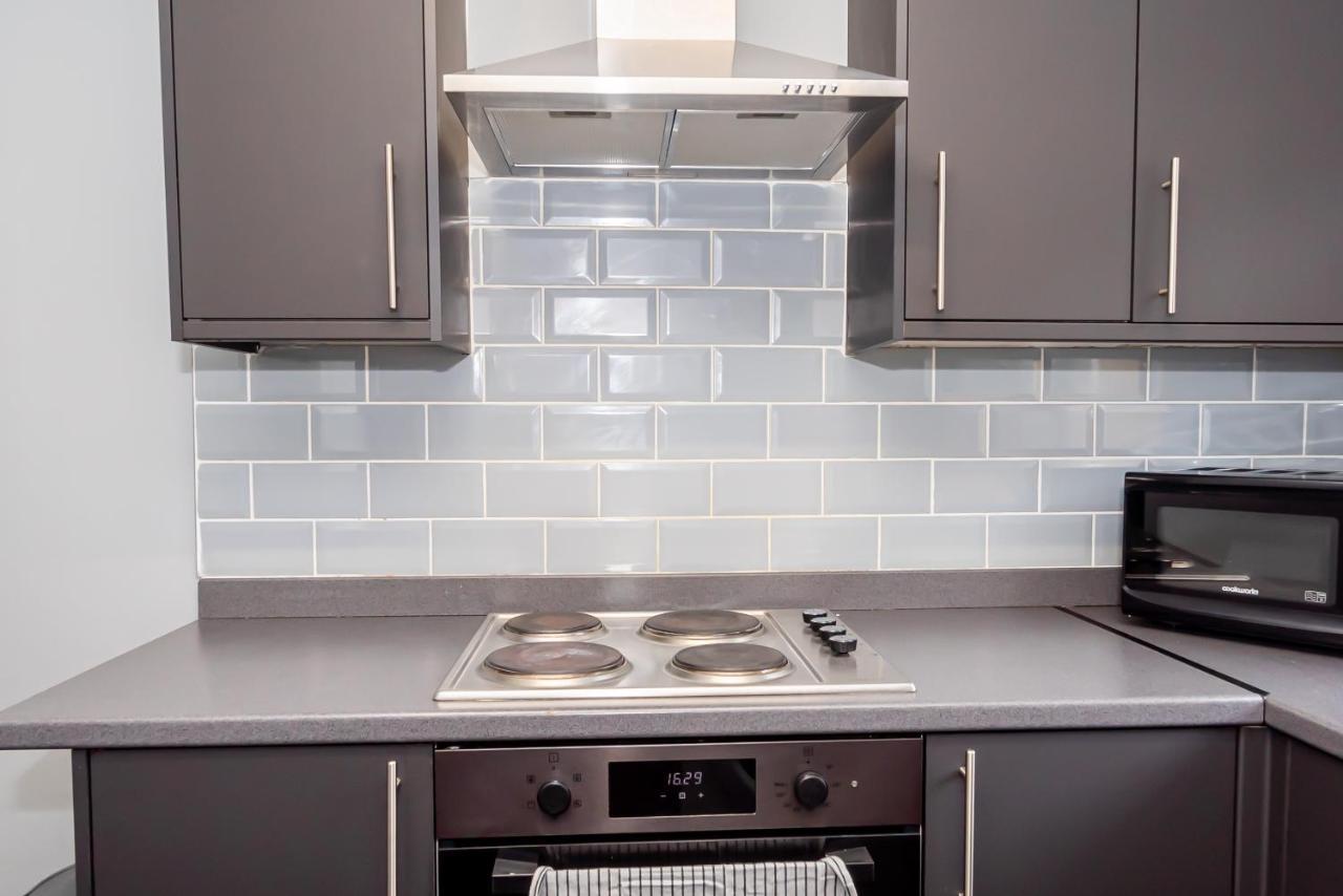 Shirley House 3, Guest House, Self Catering, Self Check In With Smart Locks, Use Of Fully Equipped Kitchen, Close To City Centre, Ideal For Longer Stays, Walking Distance To Bat, 20 Min Drive To Fawley Refinery, Excellent Transport Links 사우샘프턴 외부 사진