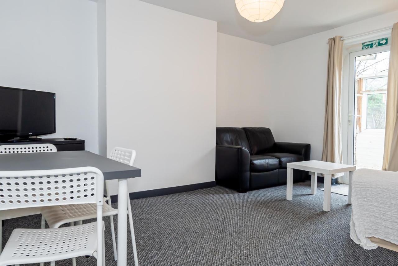 Shirley House 3, Guest House, Self Catering, Self Check In With Smart Locks, Use Of Fully Equipped Kitchen, Close To City Centre, Ideal For Longer Stays, Walking Distance To Bat, 20 Min Drive To Fawley Refinery, Excellent Transport Links 사우샘프턴 외부 사진