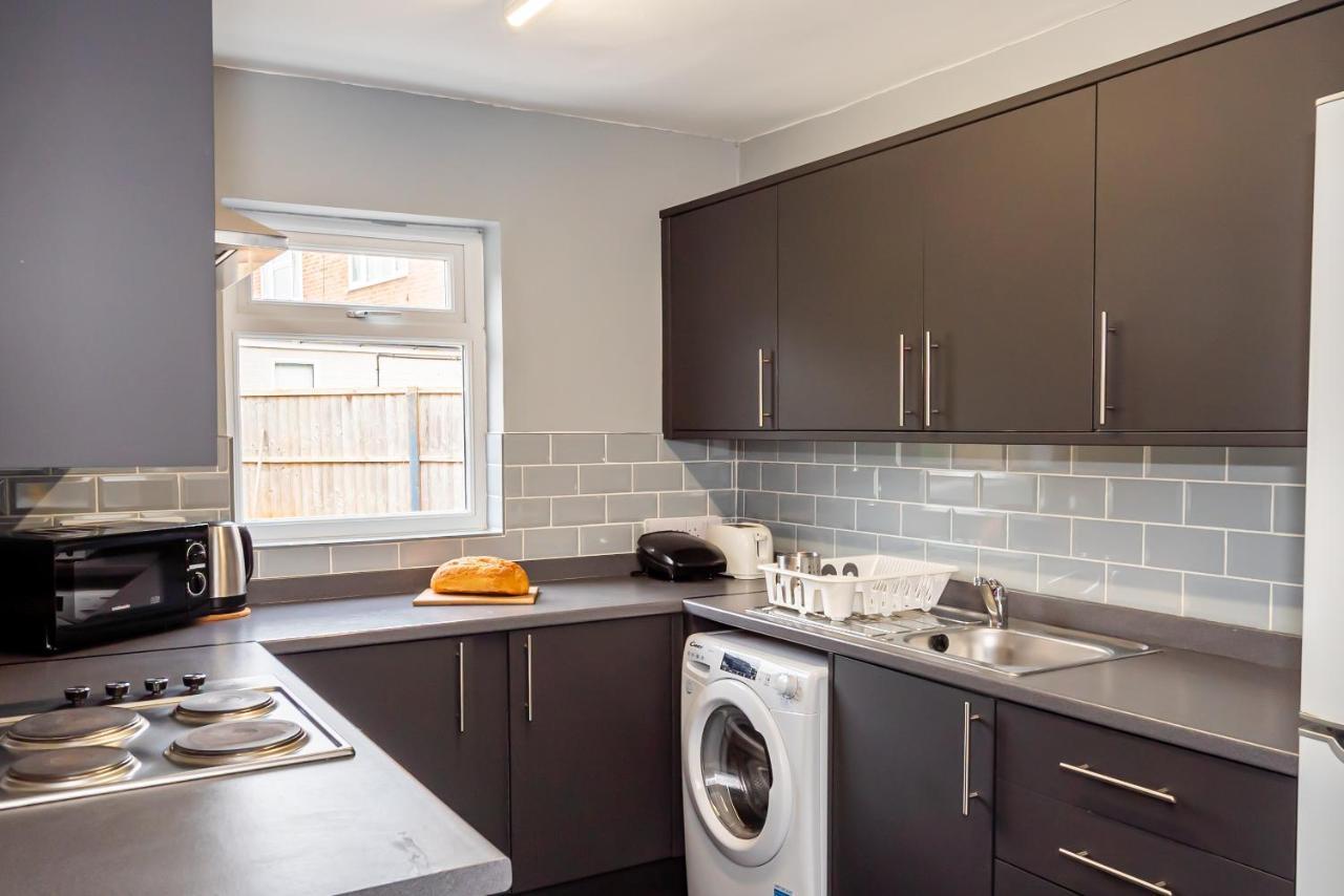 Shirley House 3, Guest House, Self Catering, Self Check In With Smart Locks, Use Of Fully Equipped Kitchen, Close To City Centre, Ideal For Longer Stays, Walking Distance To Bat, 20 Min Drive To Fawley Refinery, Excellent Transport Links 사우샘프턴 외부 사진